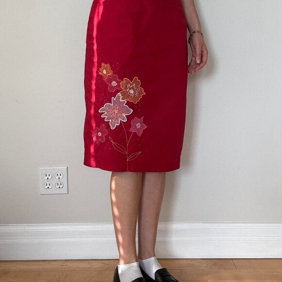 Susan Bristol Red Skirt With Beading and Floral Details Size 8 - Picture 1 of 11